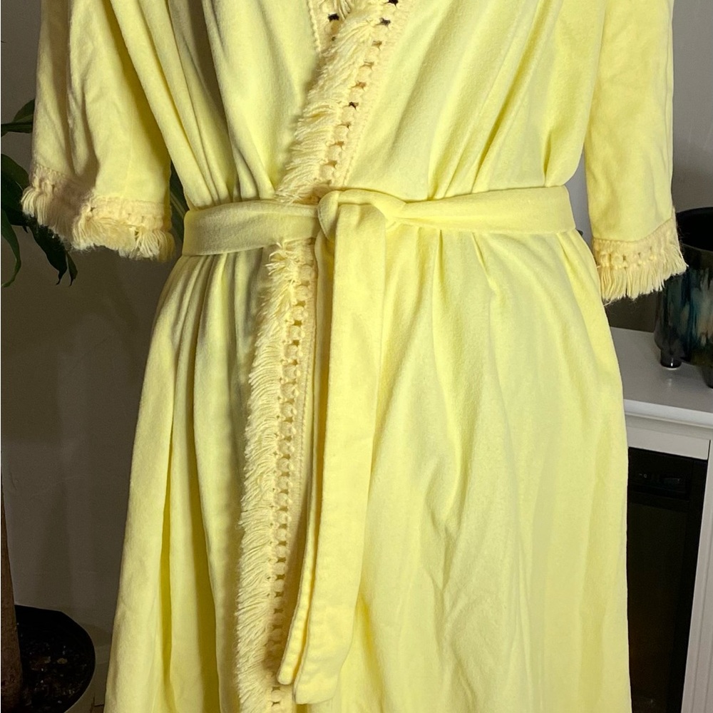 Bullock's Wilshire Sunny Yellow Women's Robe (Vintage-60's) with Fringe Details